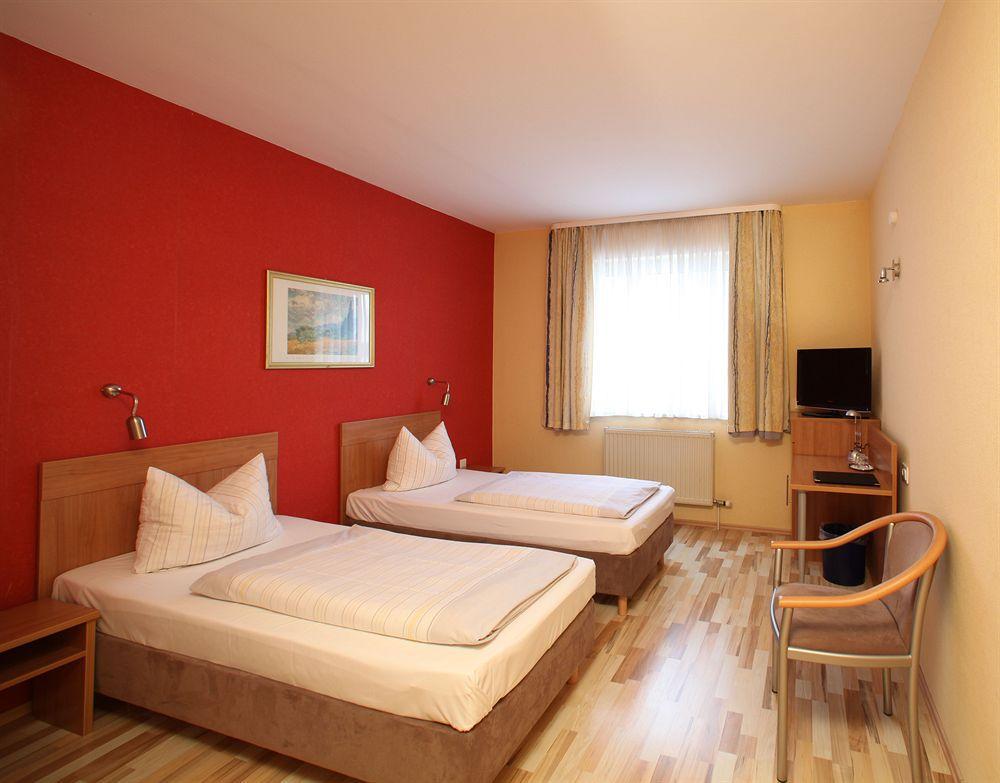 Albatros Airport Hotel เมอร์เฟลเดน-วาลล์ดอร์ฟ ภายนอก รูปภาพ